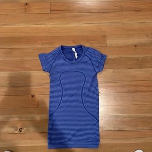 Periwinkle short sleeve lululemon top